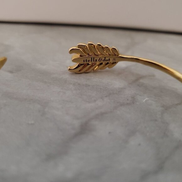 🏹 Stella and Dot Dainty Minimalist Gilded Arrow Cuff Bangle Bracelet 🏹 - Picture 8 of 9
